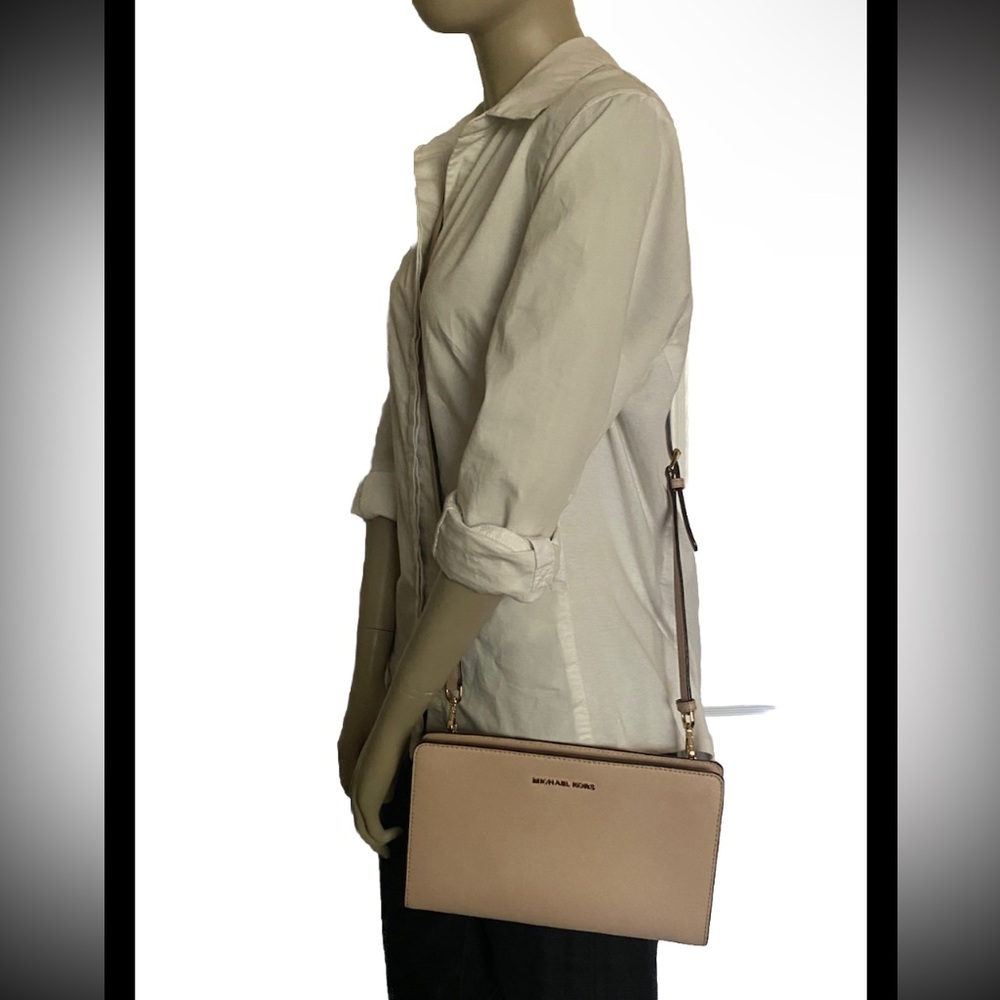 Michael Kors Jet Set Soft Pink Saffiano Leather Crossbody Bag-detachable strap